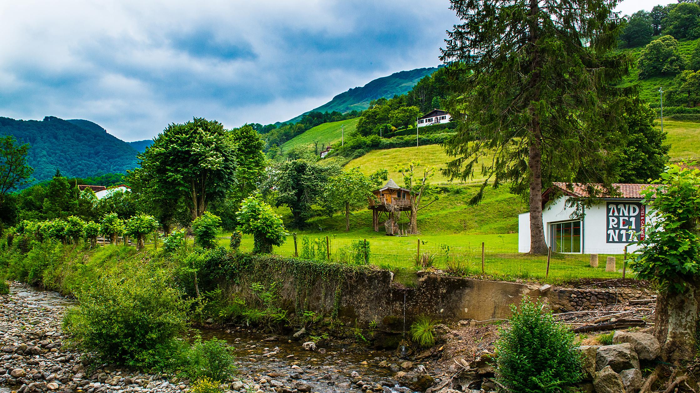 Logis Hotel Andreinia & Cabanes Esterençuby Buitenkant foto