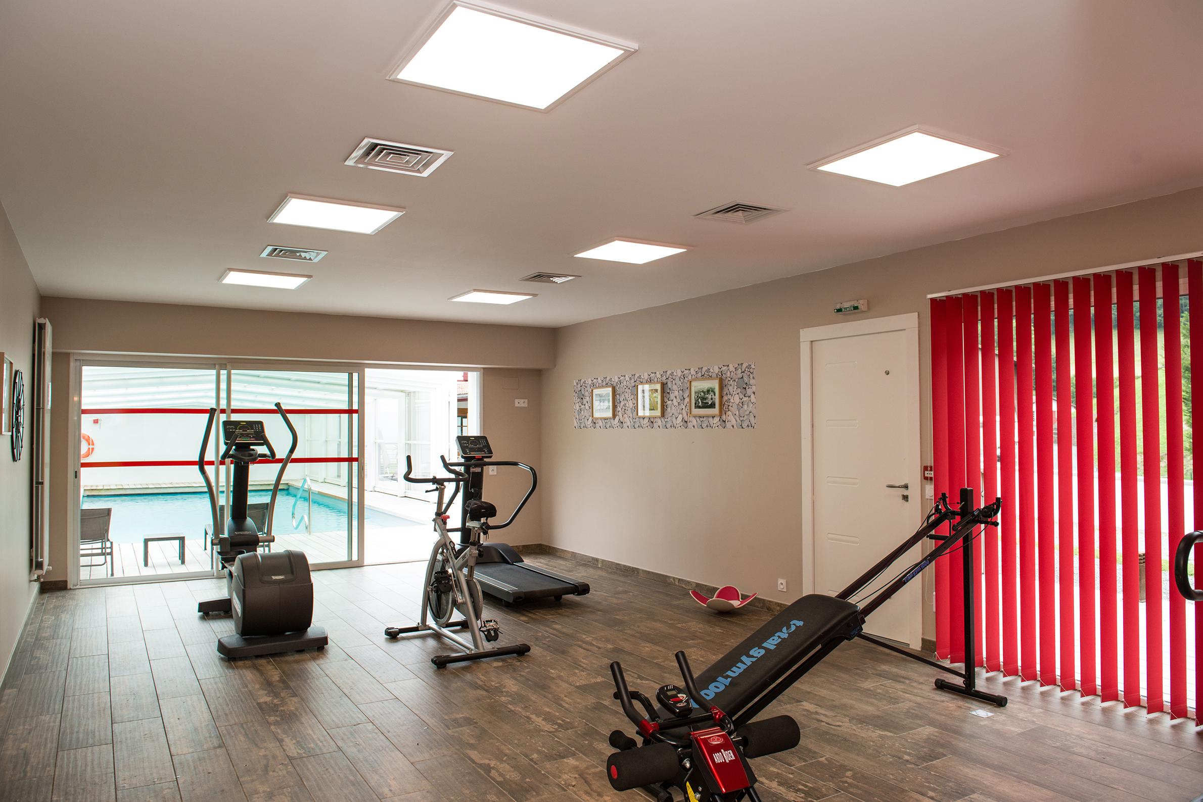 Logis Hotel Andreinia & Cabanes Esterençuby Buitenkant foto