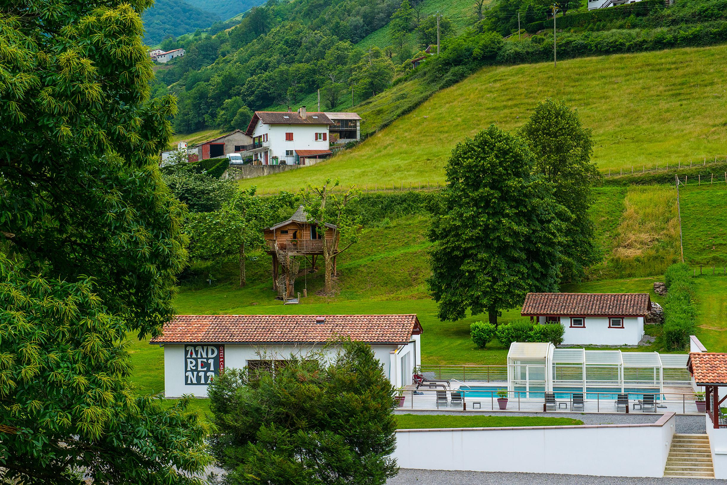 Logis Hotel Andreinia & Cabanes Esterençuby Buitenkant foto