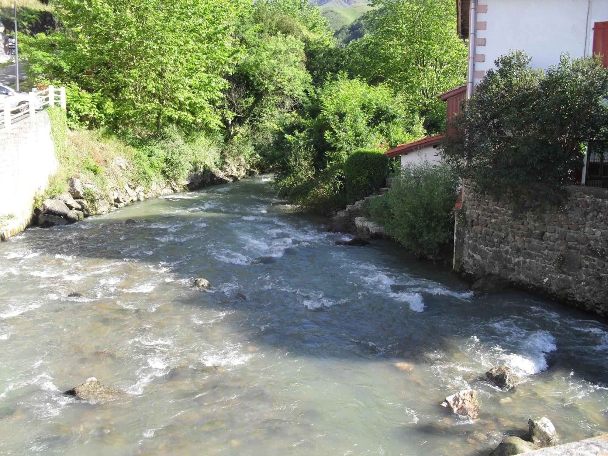 Logis Hotel Andreinia & Cabanes Esterençuby Buitenkant foto