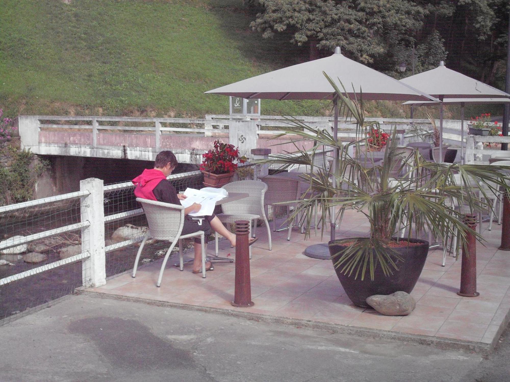 Logis Hotel Andreinia & Cabanes Esterençuby Buitenkant foto
