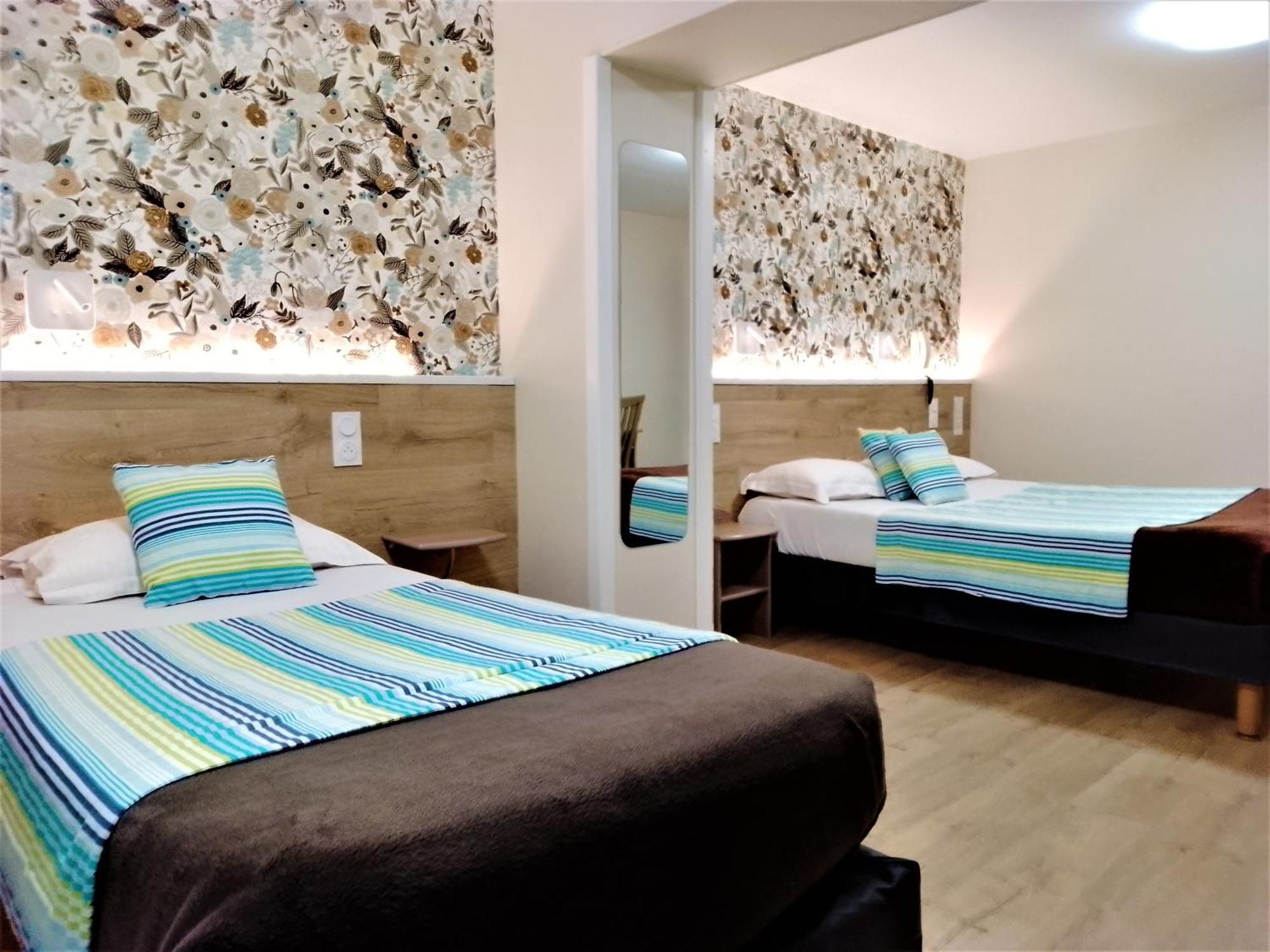 Logis Hotel Andreinia & Cabanes Esterençuby Buitenkant foto