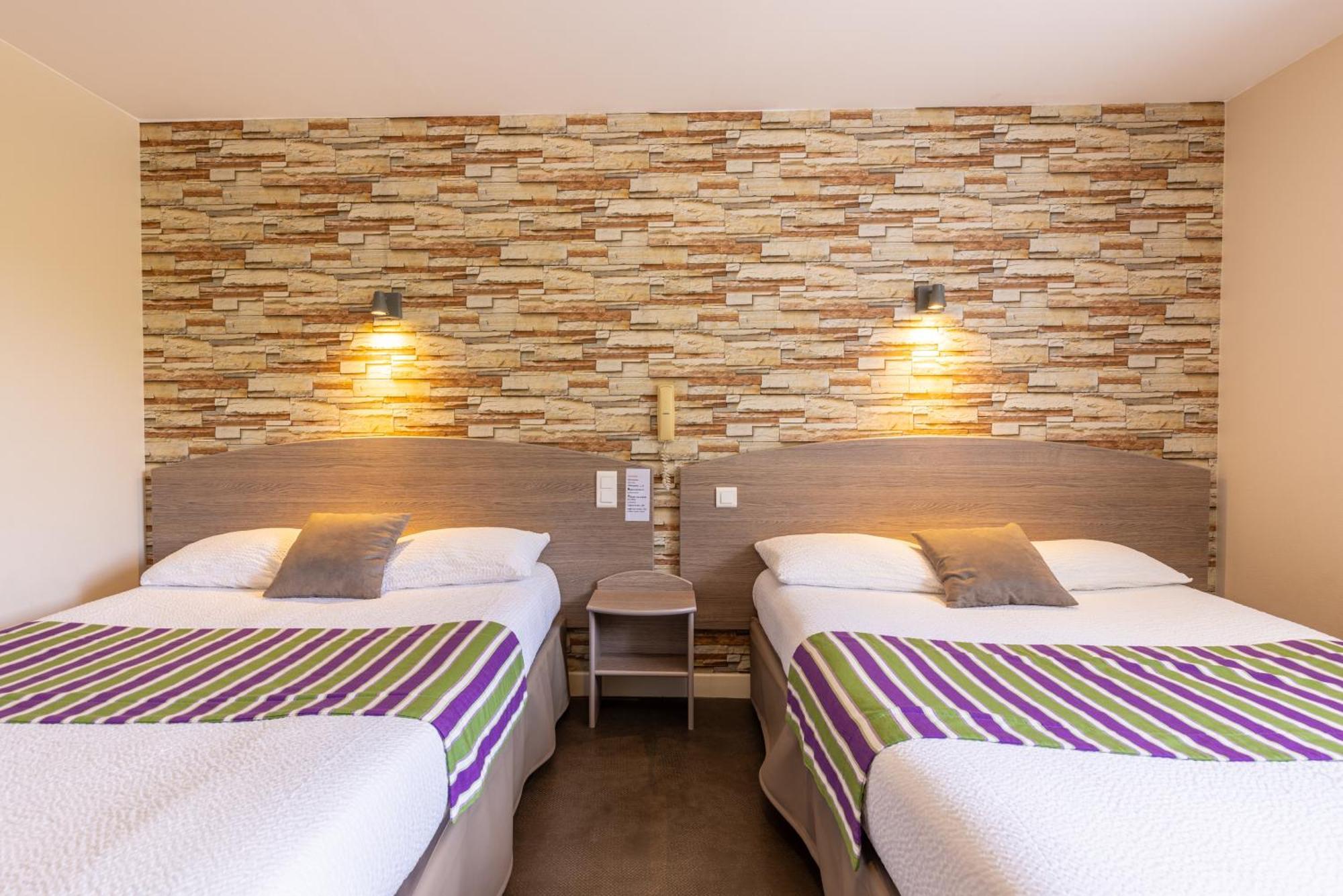 Logis Hotel Andreinia & Cabanes Esterençuby Buitenkant foto
