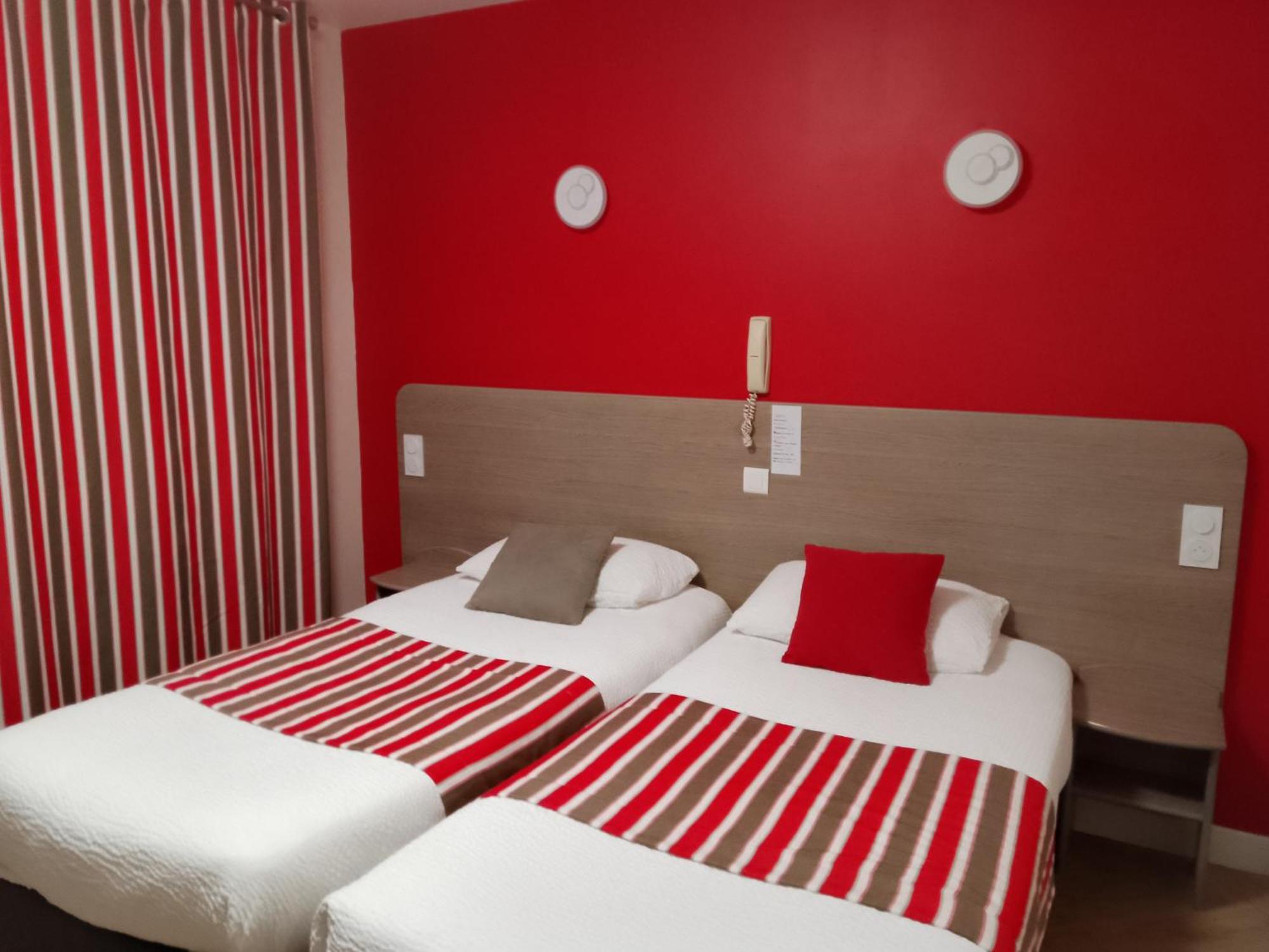 Logis Hotel Andreinia & Cabanes Esterençuby Buitenkant foto