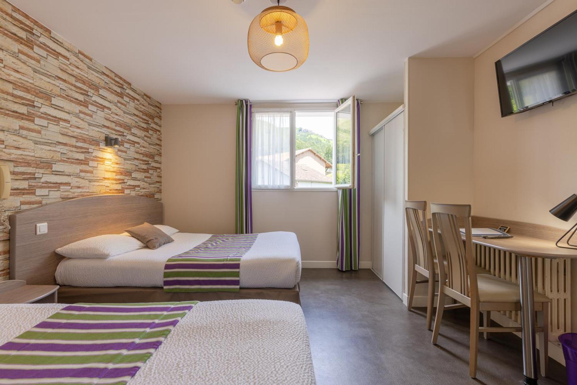 Logis Hotel Andreinia & Cabanes Esterençuby Buitenkant foto