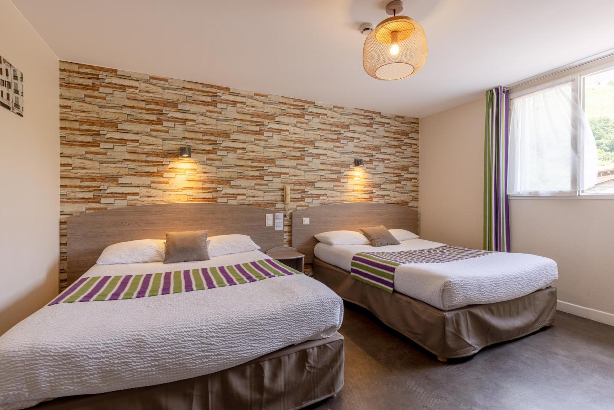Logis Hotel Andreinia & Cabanes Esterençuby Buitenkant foto