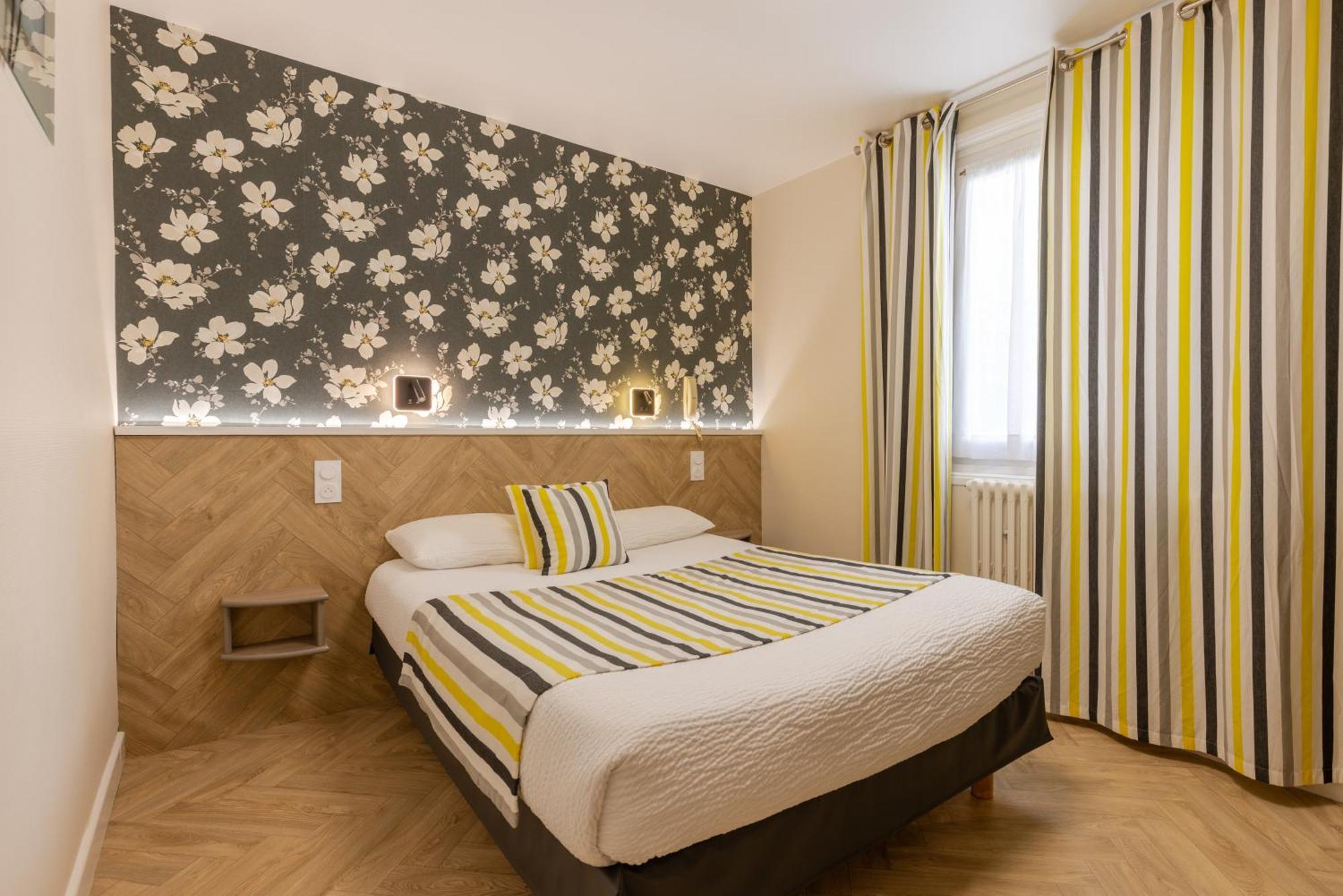 Logis Hotel Andreinia & Cabanes Esterençuby Buitenkant foto