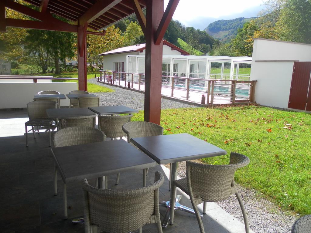 Logis Hotel Andreinia & Cabanes Esterençuby Buitenkant foto