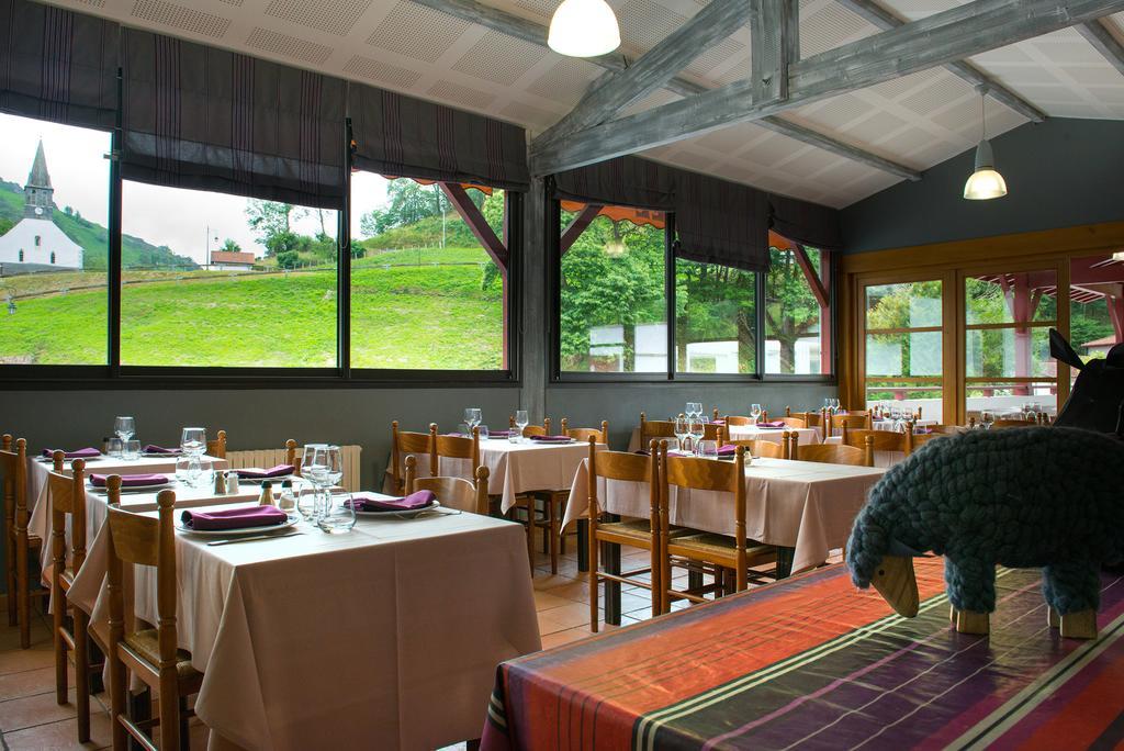 Logis Hotel Andreinia & Cabanes Esterençuby Buitenkant foto