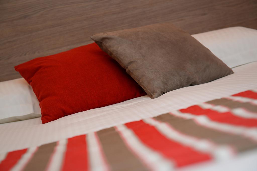 Logis Hotel Andreinia & Cabanes Esterençuby Buitenkant foto