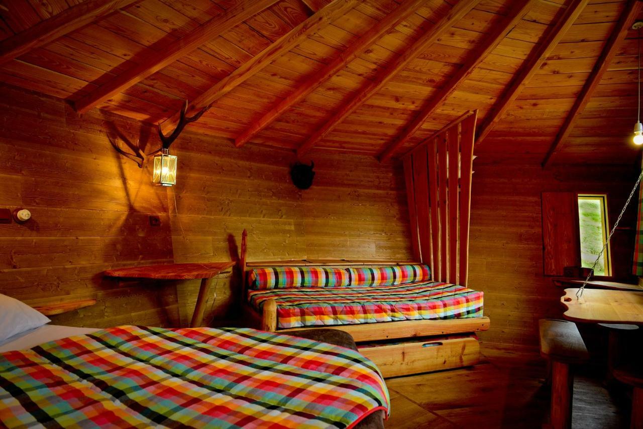 Logis Hotel Andreinia & Cabanes Esterençuby Buitenkant foto