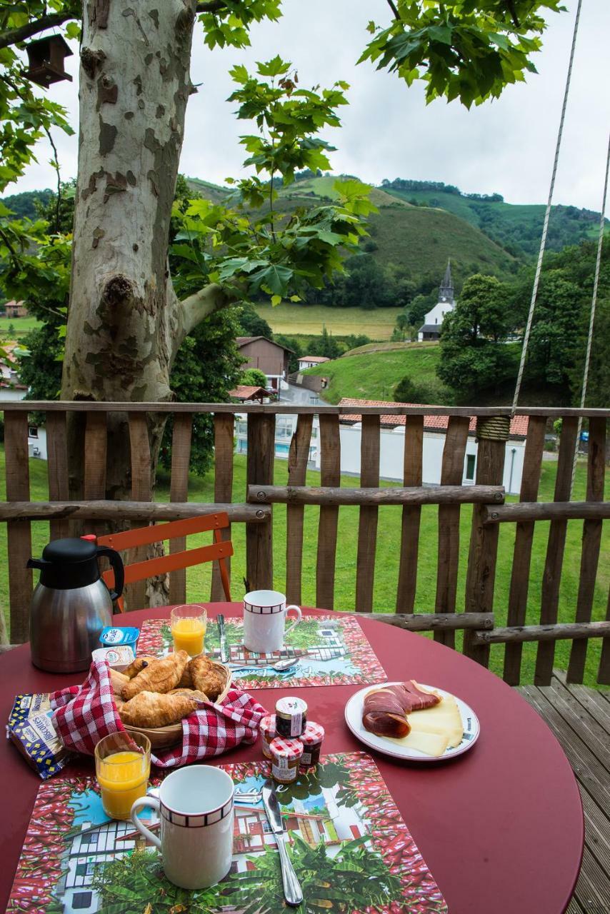 Logis Hotel Andreinia & Cabanes Esterençuby Buitenkant foto